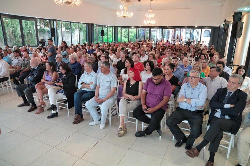 Una muy destacada concurrencia en la Residencia Stamati dio cuenta de la relevancia de la investigación presentada.