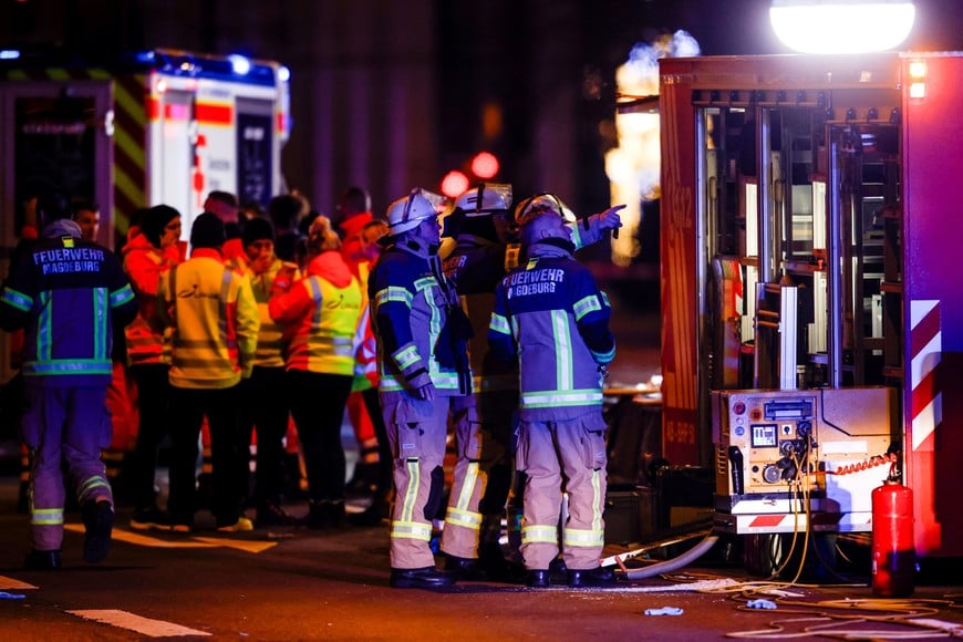 Emergency personnel work at a Christmas market after a car drove into a group of people, according to local media, in Magdeburg, Germany, December 20, 2024. REUTERS/Axel Schmidt