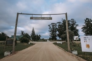 Entrada a Pueblo Garzón, retratada por Heidi Lender (CAMPO ART FEST 2018). Foto: Gentileza CAMPO ART FEST