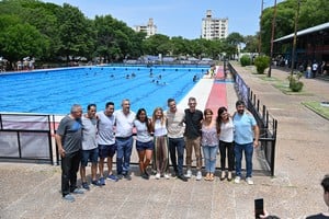 "Los recursos públicos, los recursos del Estado, hay que meterlos acá. En el Parque del Mercado, en los polideportivos, en las salas de máquinas. En los lugares donde si no lo hacemos nosotros, probablemente nadie venga a hacer esa inversión acá", sostuvo el intendente, quien estuvo acompañado durante su visita por integrantes de su gabinete.