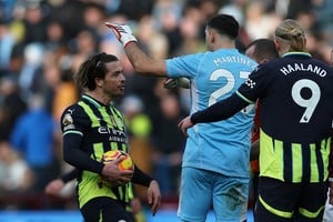 Con esta victoria, el conjunto de Birmingham se quedó con el quinto lugar de la tabla de posiciones de la Premier League, con 28 puntos. Un escalón por encima del Manchester City, y un puesto por debajo del Nottingham Forest.
Credito: Reuter