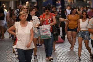 Los derechos de consumidor se ejercen antes y después de comprar. Mauricio Garín (archivo).