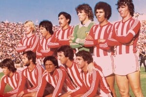 Los once de Reynaldo. Esa tarde, en la final del Nacional en la cancha de River Plate, Unión formó con: Nery Pumpido; Hugo López, Mazzoni, Cárdenas y Regenhardt; Alberto, Telch, Pitarch y Ribeca; Paz y Alí. El D.T. era Reynaldo Volken.