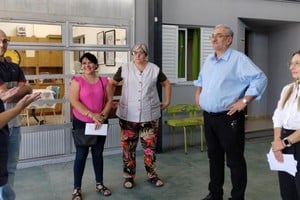 "La verdad que estamos cerrando un año en el que sabemos que las instituciones realizaron un gran esfuerzo, siempre pensando en los niños y jóvenes que se desarrollan en este caso particular en esta Escuela Especial podemos ver recorriendo sus instalaciones que ese esfuerzo se traduce en su edificio escolar y en el cariño con el que se refieren a sus alumnos".