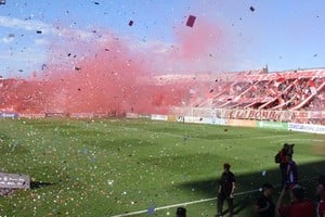 Unión invita a sus hinchas a asegurar su lugar para los torneos 2025 de la Liga Profesional. Crédito: Mauricio Garín.