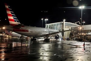 Las acciones de American Airlines (AAL) inicialmente cayeron casi un 3% en el comercio previo a la apertura, pero subieron un 1% tras la resolución.

Credito: REUTERS/Brian Snyder/File Photo