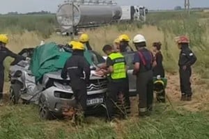 Así quedó el auto de la pareja. Gentileza