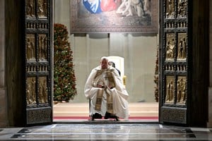 Pope Francis opens the Holy Door to mark the opening of the 2025 Catholic Holy Year, or Jubilee, in St. Peter's Basilica, at the Vatican, December 24, 2024. Vatican Media/Mario Tomassetti/­Handout via REUTERS ATTENTION EDITORS - THIS IMAGE WAS PROVIDED BY A THIRD PARTY.