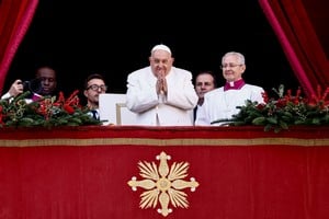 En su mensaje navideño, Francisco llamó a no tener miedo a dar pasos hacia la reconciliación y la paz, “incluso con nuestros enemigos” y a ser “peregrinos de esperanza”. Foto: REUTERS / Yara Nardi.