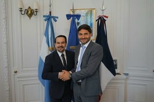 El gobernador Maximiliano Pullaro mantuvo un encuentro con el embajador de Francia en la Argentina, Romain Nadal. Foto: Gentileza