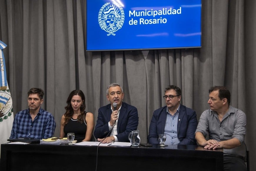 “Hemos tomado decisiones administrativas en el corralón municipal, hemos iniciado en la esfera administrativa los sumarios correspondientes contra los responsables, y en el mes de septiembre iniciamos una denuncia penal con la Fiscalía. Y esperamos haya avances e incluso imputaciones”, remarcó el jefe municipal.