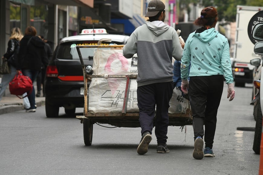 Informalidad. Nueve mil personas fueron “expulsadas” del sistema laboral en el Gran Santa Fe de 2022 a 2023, según el último SFCV.