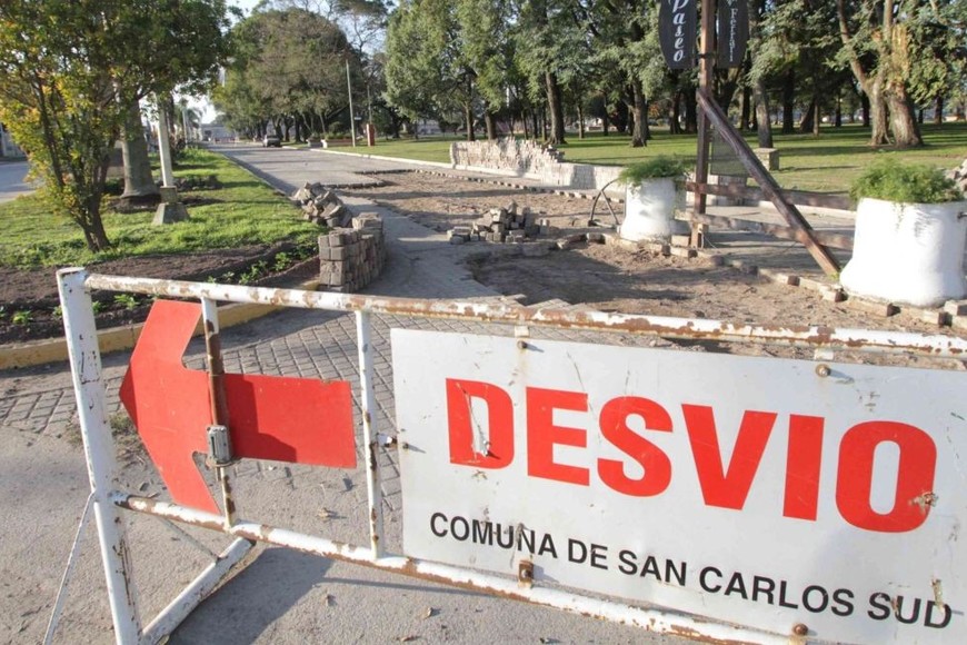 “Hace unos meses se había presentado el proyecto que permitirá la colocación de adoquines frente a la plaza 27 de Septiembre, embelleciendo ese sector de la localidad. En un primer momento se iba a financiar con recursos del Plan Incluir, pero ahora se harán con fondos del programa Brigadier”.
Foto: Manuel Fabatia/Archivo