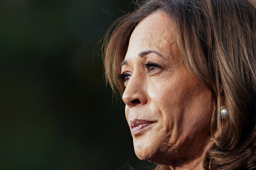 Democratic presidential nominee U.S. Vice President Kamala Harris looks on as she delivers remarks, conceding 2024 U.S. presidential election to President-elect Donald Trump, at Howard University in Washington, U.S., November 6, 2024. REUTERS/Kevin Lamarque