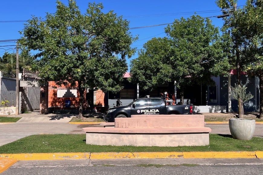 “Necesitamos ponernos a trabajar con urgencia, actualmente el personal policial desarrolla sus tareas en lo que era la antigua sede comunal, gracias a la predisposición de los policías. Las condiciones en las que están trabajando no son las óptimas, no es un lugar apto para que el personal desarrolle sus tareas, es por ello que vamos a enfocarnos para que rápidamente se puedan completar los trabajos y poder inaugurar la obra a la brevedad”.
Foto: El Litoral