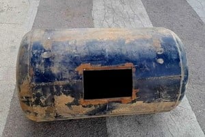 La droga se encontraba oculta en tanques de aire comprimido de un camión Scania.