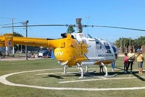 El helicóptero que atenderá emergencias extremas en San Genaro, posado en el Predio de la Unión. Crédito: LT23 Radio San Genaro.