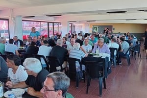 Una vista de la nutrida convocatoria que tuvo este reencuentro de las glorias sabaleras, que se llevó a cabo en el Salón de Usos Múltiples del estadio