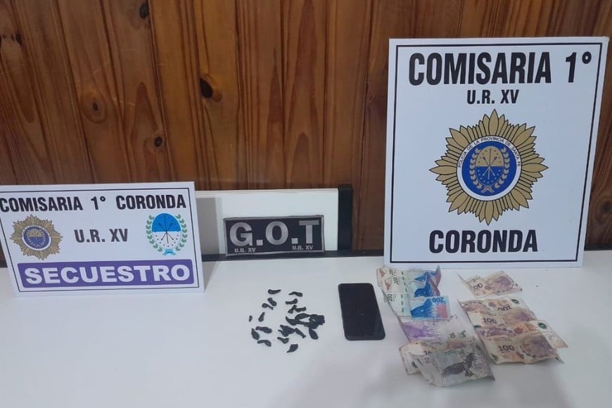 Droga, teléfono y dinero secuestrado a una mujer. Unidad Regional XV.