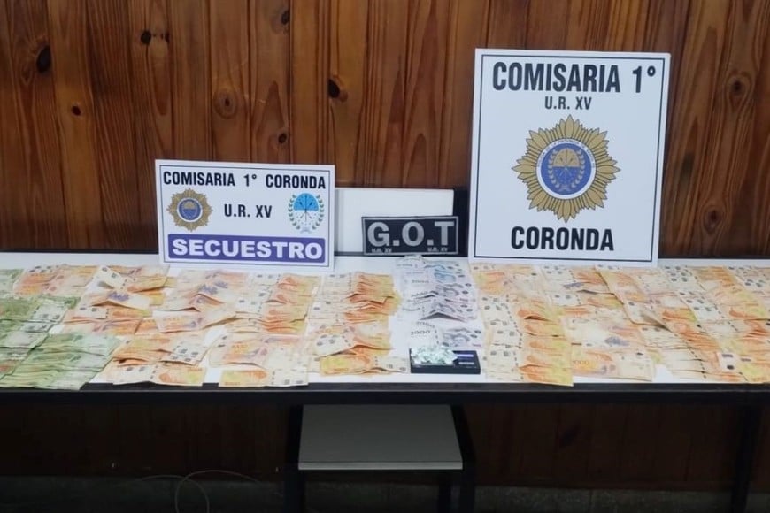 Gran cantidad de dinero y droga, se le encontró a un sujeto en Barrio La Cuarta. Unidad Regional XV.