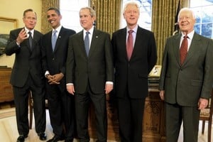 George W. Bush, Barack Obama, Bill Clinton, Jimmy Carter y George Bush en la Casa Blanca. Archivo.