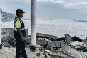 Así quedó la playa de Máncora, Perú, tras el intenso oleaje que afectó a la costa pacífica.