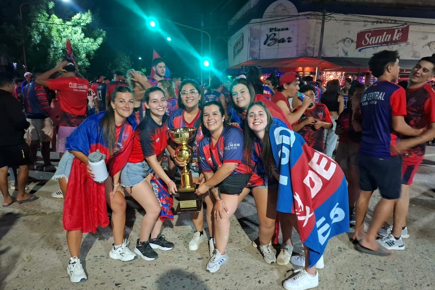 El regreso a San Javier fue una verdadera fiesta. Al llegar a la ciudad, los campeones fueron recibidos por una multitud que los esperaba en el acceso norte. Entre bombos, banderas y cánticos, los jugadores, cuerpo técnico y directivos recorrieron algunas calles de la ciudad subidos a la autobomba de los bomberos voluntarios, con varios jugadores levantando la copa mientras recorrían las principales avenidas.