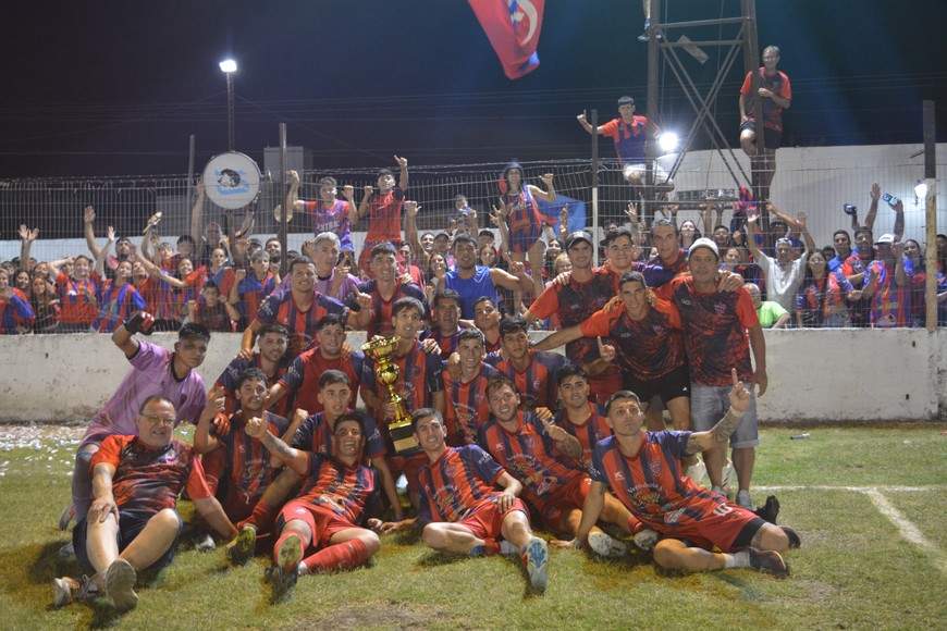 El regreso a San Javier fue una verdadera fiesta. Al llegar a la ciudad, los campeones fueron recibidos por una multitud que los esperaba en el acceso norte. Entre bombos, banderas y cánticos, los jugadores, cuerpo técnico y directivos recorrieron algunas calles de la ciudad subidos a la autobomba de los bomberos voluntarios, con varios jugadores levantando la copa mientras recorrían las principales avenidas.