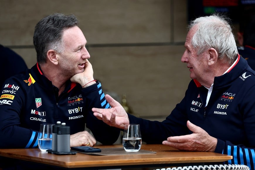 Formula One F1 - Qatar Grand Prix - Lusail International Circuit, Lusail, Qatar - December 1, 2024 
Red Bull team principal Christian Horner and Red Bull team advisor Helmut Marko ahead of the Qatar Grand Prix REUTERS/Jakub Porzycki