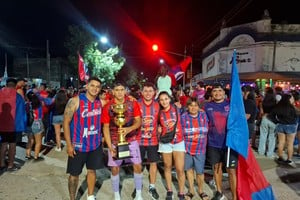 El regreso a San Javier fue una verdadera fiesta. Al llegar a la ciudad, los campeones fueron recibidos por una multitud que los esperaba en el acceso norte. Entre bombos, banderas y cánticos, los jugadores, cuerpo técnico y directivos recorrieron algunas calles de la ciudad subidos a la autobomba de los bomberos voluntarios, con varios jugadores levantando la copa mientras recorrían las principales avenidas.