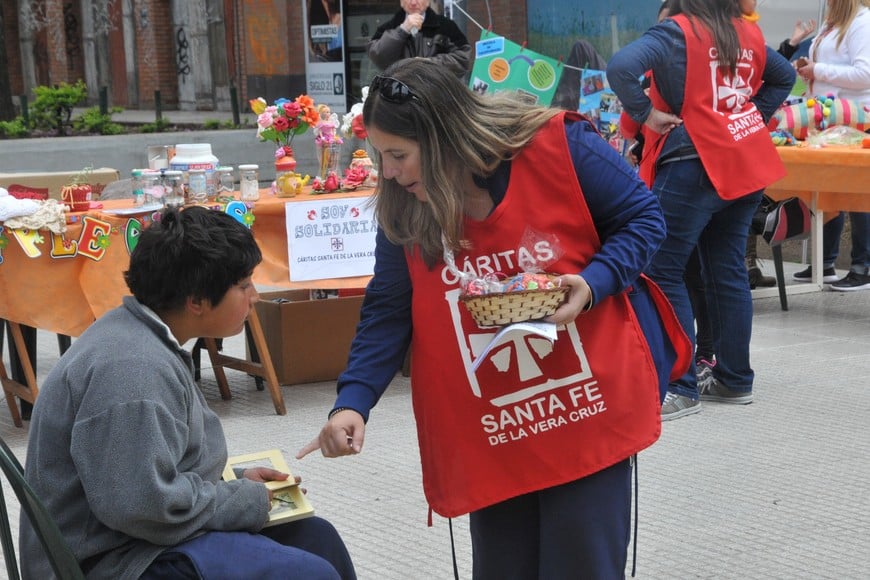 Cáritas Santa Fe trabaja a destajo para asistir a las personas más vulnerables. La meta: lograr el desarrollo integral de todas las personas.