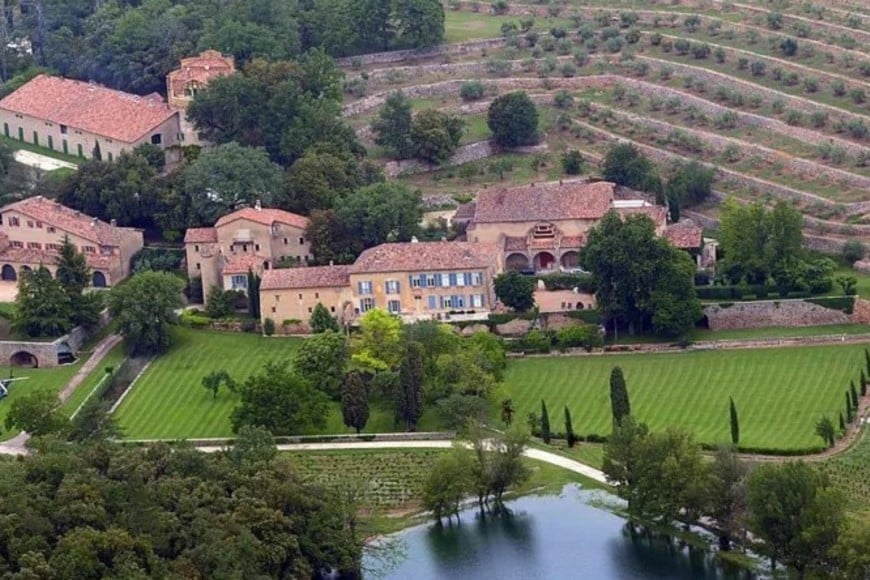 Los actores están involucrados, además, en una amarga disputa por el Chateau Miraval.