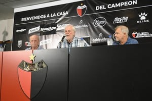 Y un día volvió José...Un Vignatti puro, con su estilo de siempre: puso el pecho, se hizo cargo del descenso de Colón contra Gimnasia y habló de todos los temas. Crédito: Pablo Aguirre