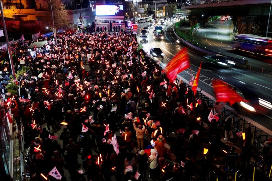 Demonstrators opposing the court's approval of an arrest warrant for impeached South Korean President Yoon Suk Yeol protest outside his official residence in Seoul, South Korea, December 31, 2024. REUTERS/Kim Soo-hyeon