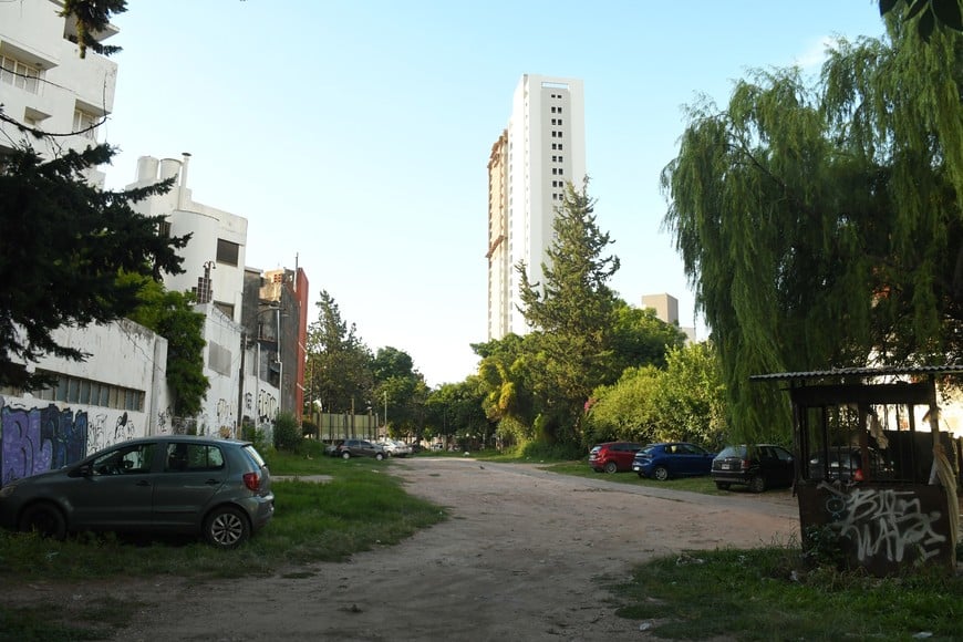 Cochera. Ese fue el último uso que se hizo de este espacio que ahora se encuentra en abandono.

Manuel Fabatía.