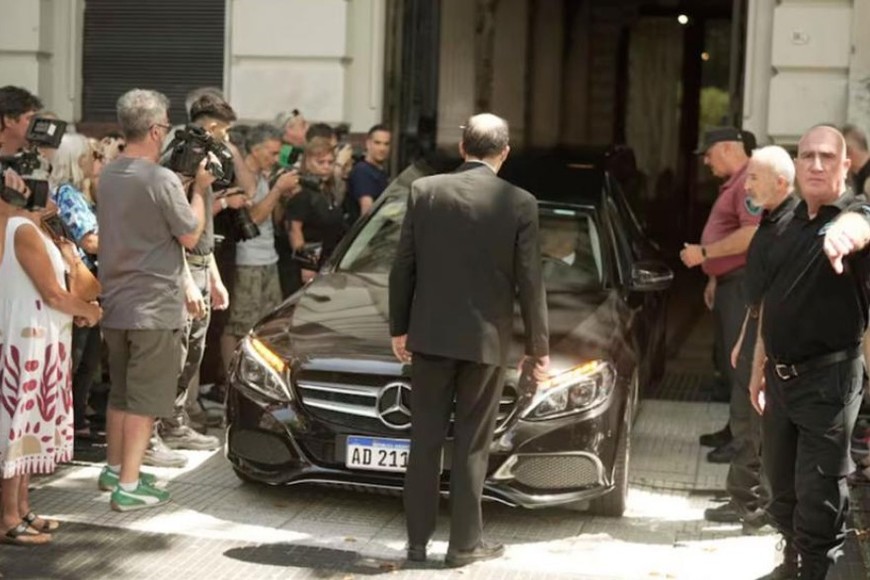 El cortejo fúnebre que comenzó a avanzar cerca de las 11:30.