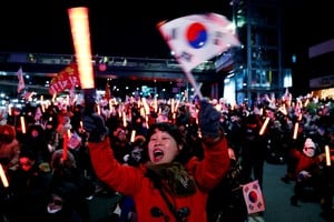 Demonstrators opposing the court's approval of an arrest warrant for impeached South Korean President Yoon Suk Yeol protest outside his official residence in Seoul, South Korea, December 31, 2024. REUTERS/Kim Soo-hyeon