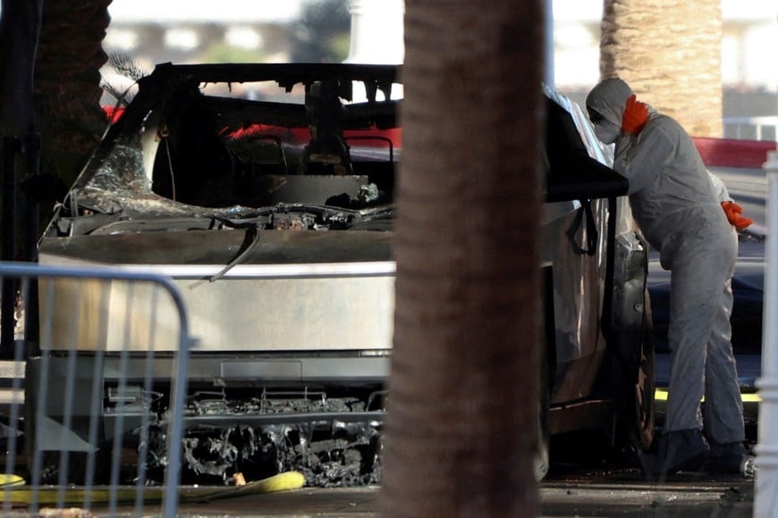 The remains of a Tesla Cybertruck that burned at the entrance of Trump Tower are inspected in Las Vegas, Nevada, U.S. January 1, 2025.  REUTERS/Ronda Churchill     TPX IMAGES OF THE DAY