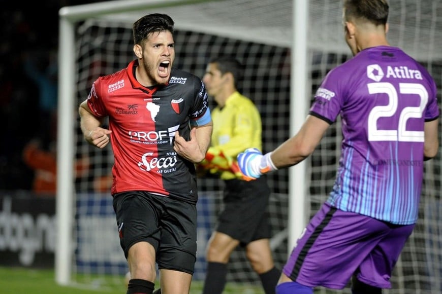 Casi 100 partidos acá. Entre 2017 y 2020, Guillermo Luis Ortiz jugó 95 partidos con la camiseta de Colón y marcó 4 goles. Terminó la temporada 2024 en Audax Italiano de Chile donde jugó 26 partidos con un gol. Colón lo quiere: el pase es de Godoy Cruz de Mendoza que no lo tendrá en cuenta