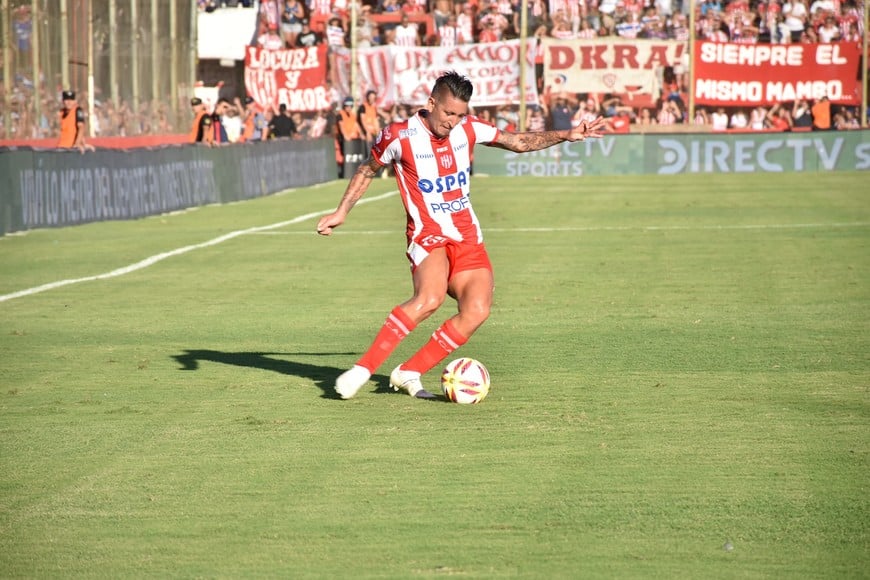 Damián Martinez con la camiseta de Unión en el 15 de Abril. Crédito: Manuel Fabatía