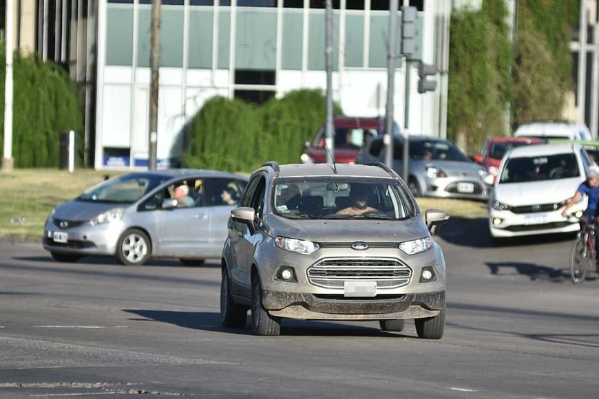 A diario, miles de vehículos transitan por la zona. Foto: Manuel Fabatía