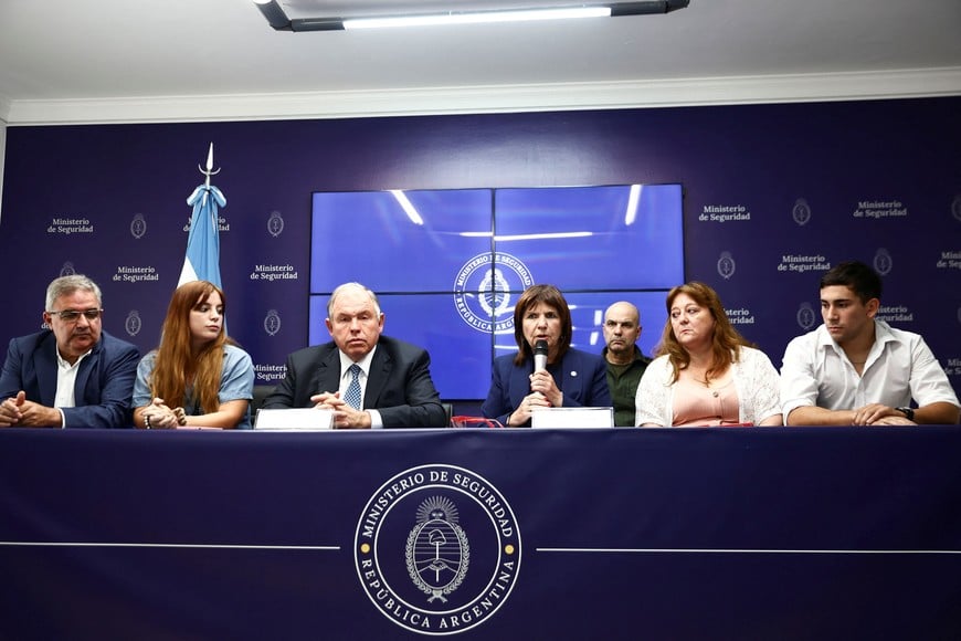 Argentina's Security Minister Patricia Bullrich, Minister of Foreign affairs Gerardo Werthein and Governor of Catamarca Province Raul Jalil attend a press conference with relatives of  Nahuel Agustin Gallo, a non-commissioned officer of Argentina's Gendarmeria detained after attempting to enter Venezuela irregularly earlier this month and under investigation for links to international right-wing terrorism, Venezuela's attorney general Tarek Saab said in a statement on Friday, in Buenos Aires, Argentina December 27, 2024. REUTERS/ Tomas Cuesta