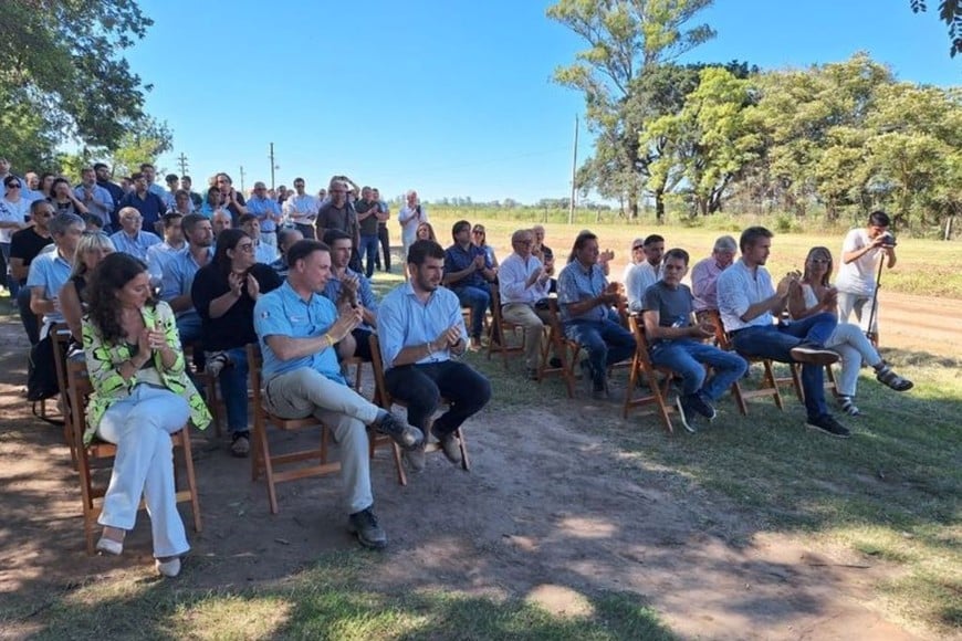 Una importante cantidad de vecinos formaron parte del acto de inicio de obra.