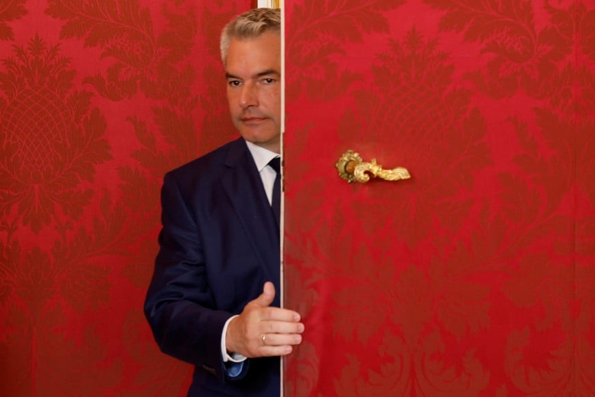 Austrian Chancellor and head of Peoples Party (OEVP) Karl Nehammer leaves a meeting with President Alexander Van der Bellen  in Hofburg Palace in Vienna, Austria, October 21, 2024. REUTERS/Leonhard Foeger