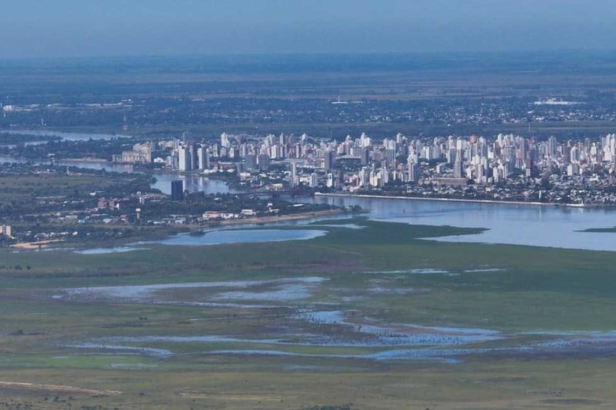 La ciudad de Santa Fe y su entorno ribereño, vista desde el drone de El Litoral. Foto: Fernando Nicola