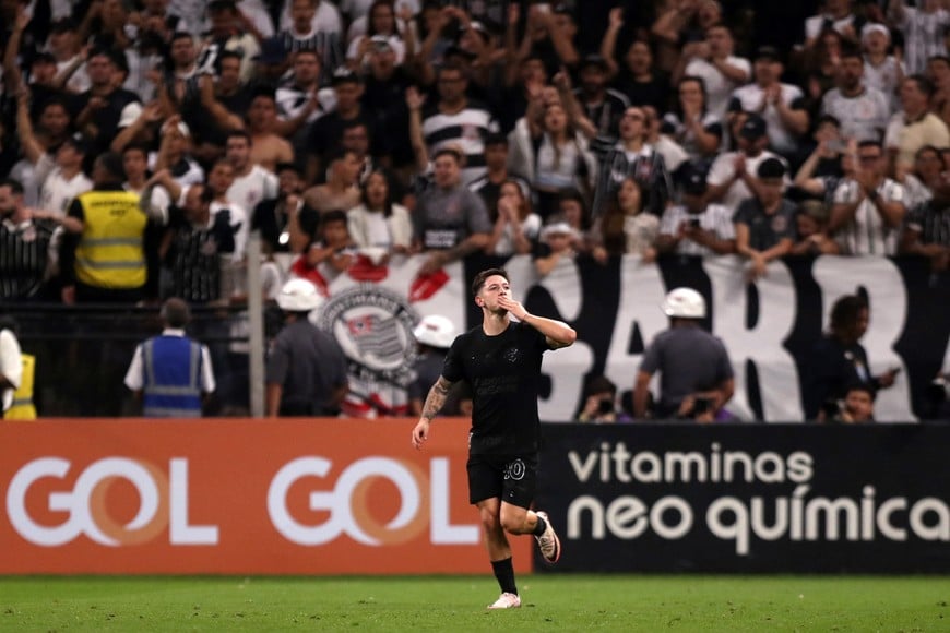 Soccer Football - Brasileiro Championship - Corinthians v Athletico Paranaense - Corinthians Arena, Sao Paulo, Brazil - October 17, 2024
Corinthians' Rodrigo Garro celebrates scoring their fourth goal REUTERS/Carla Carniel