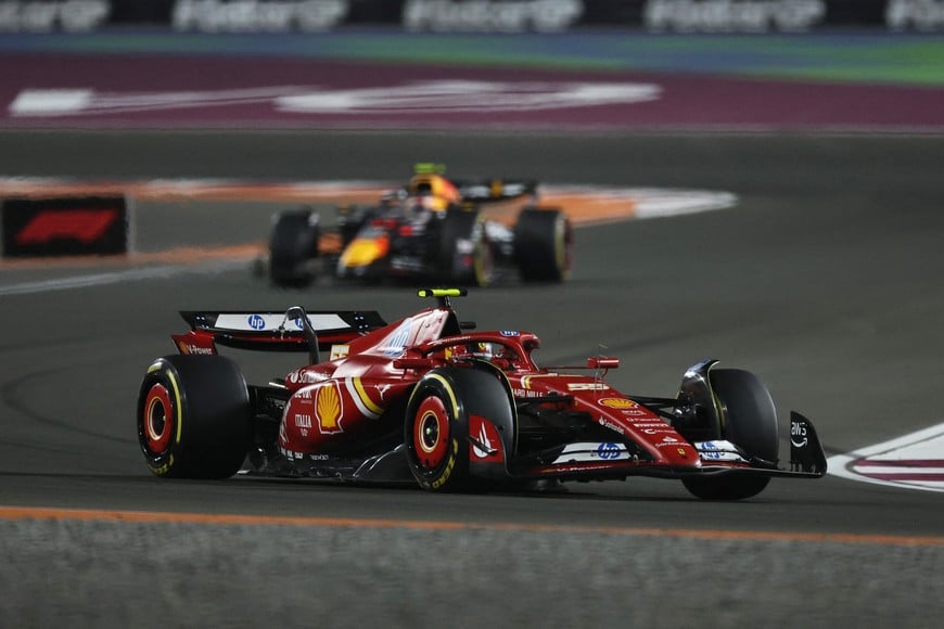 Formula One F1 - Qatar Grand Prix - Lusail International Circuit, Lusail, Qatar - December 1, 2024 
Ferrari's Carlos Sainz Jr. in action during the race REUTERS/Hamad I Mohammed