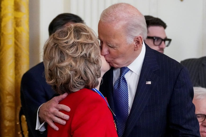 U.S. President Joe Biden kisses former U.S. Secretary of State Hillary Clinton, on the day Biden presents the Presidential Medal of Freedom during a ceremony in the East Room of the White House, in Washington, U.S. January 4, 2025. REUTERS/Ken Cedeno