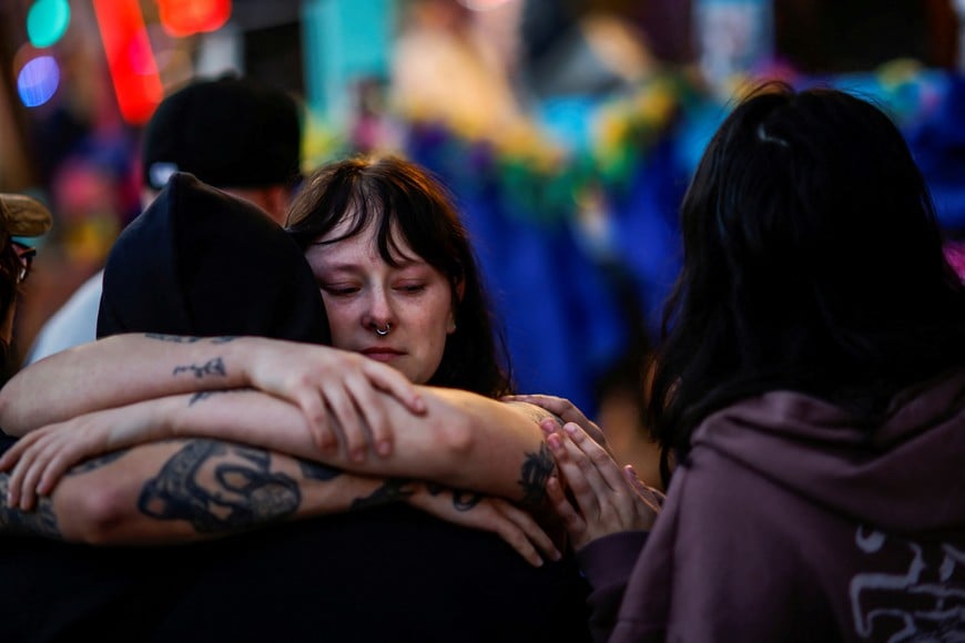 People react next to a makeshift memorial for the victims at Bourbon Street two days after a U.S. Army veteran drove his truck into the crowded French Quarter on New Year's Day in New Orleans, Louisiana, U.S. January 3, 2025.  REUTERS/Eduardo Munoz