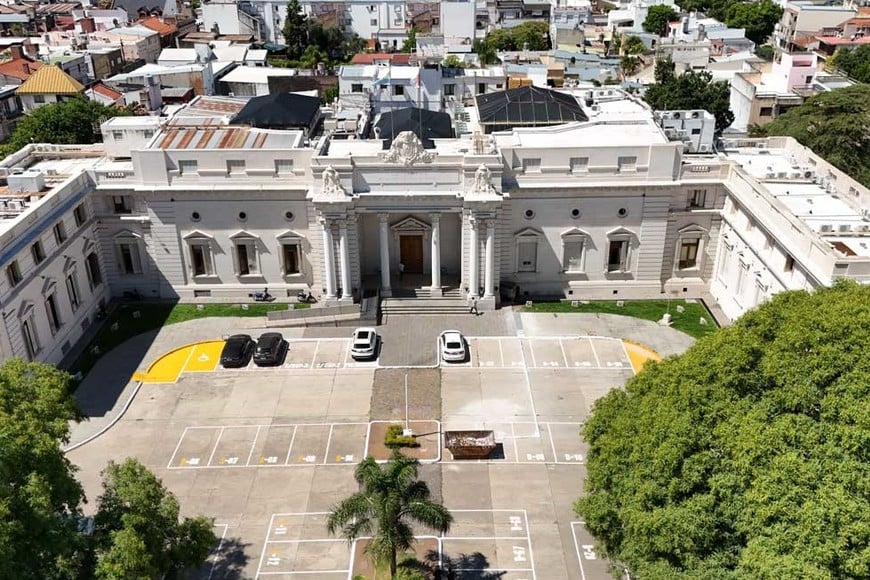 Una toma área del edificio legislativo, en el lente del drone de El Litoral. Foto: Fernando Nicola